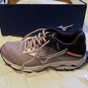 Running sneaker womens